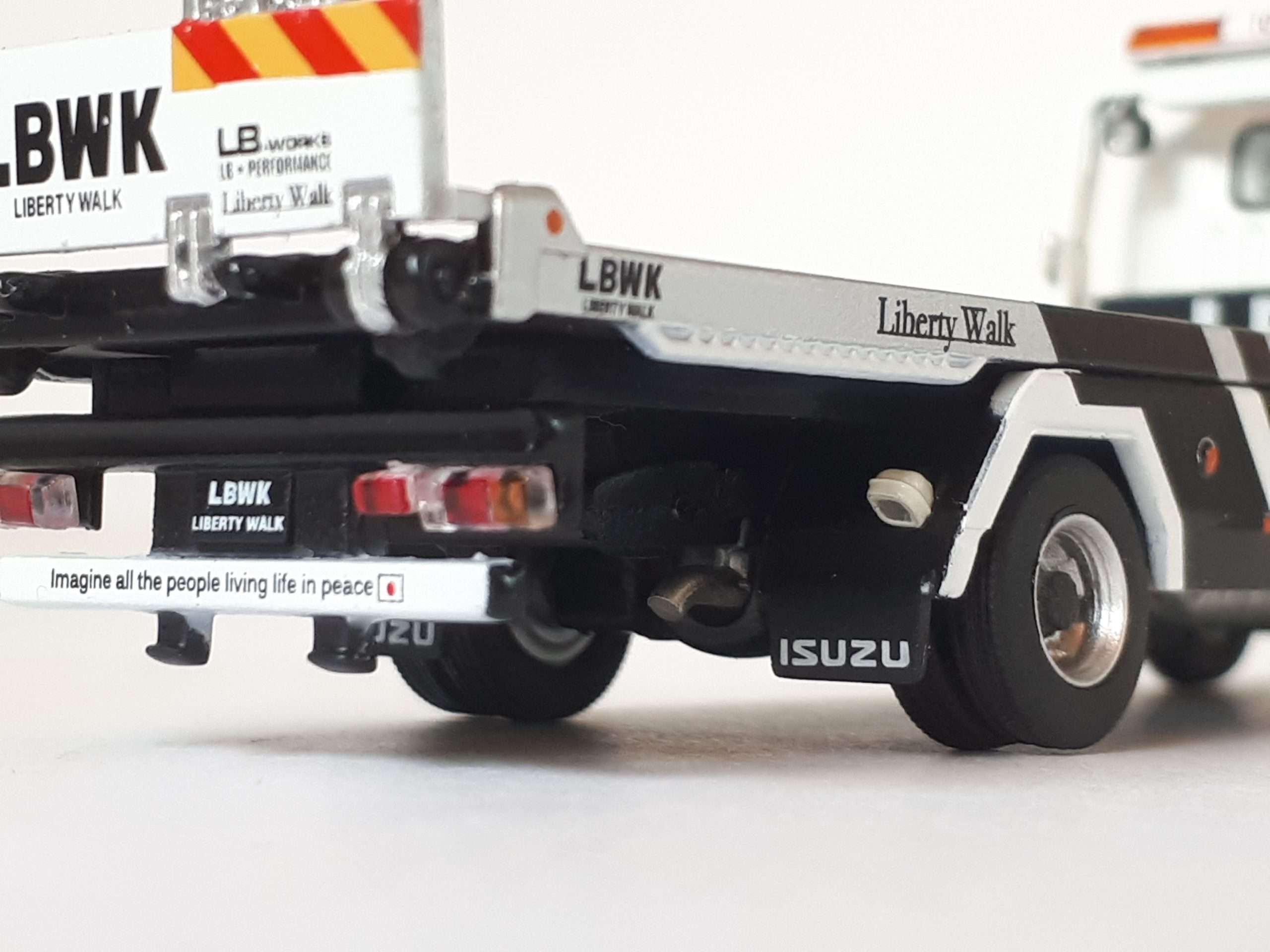 164 MiniGT Isuzu N serie 9 164 MiniGT Isuzu N serie 9