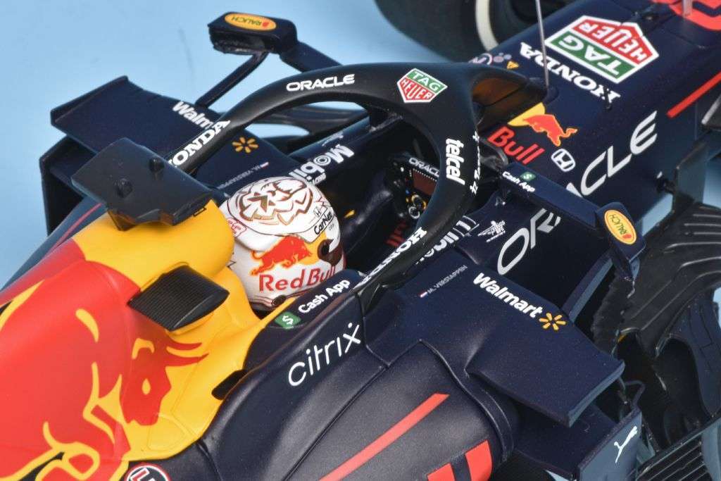 18minic Redbull RB16B 2021 Max V wereldkampioen 4 18minic Redbull RB16B 2021 Max V wereldkampioen 4
