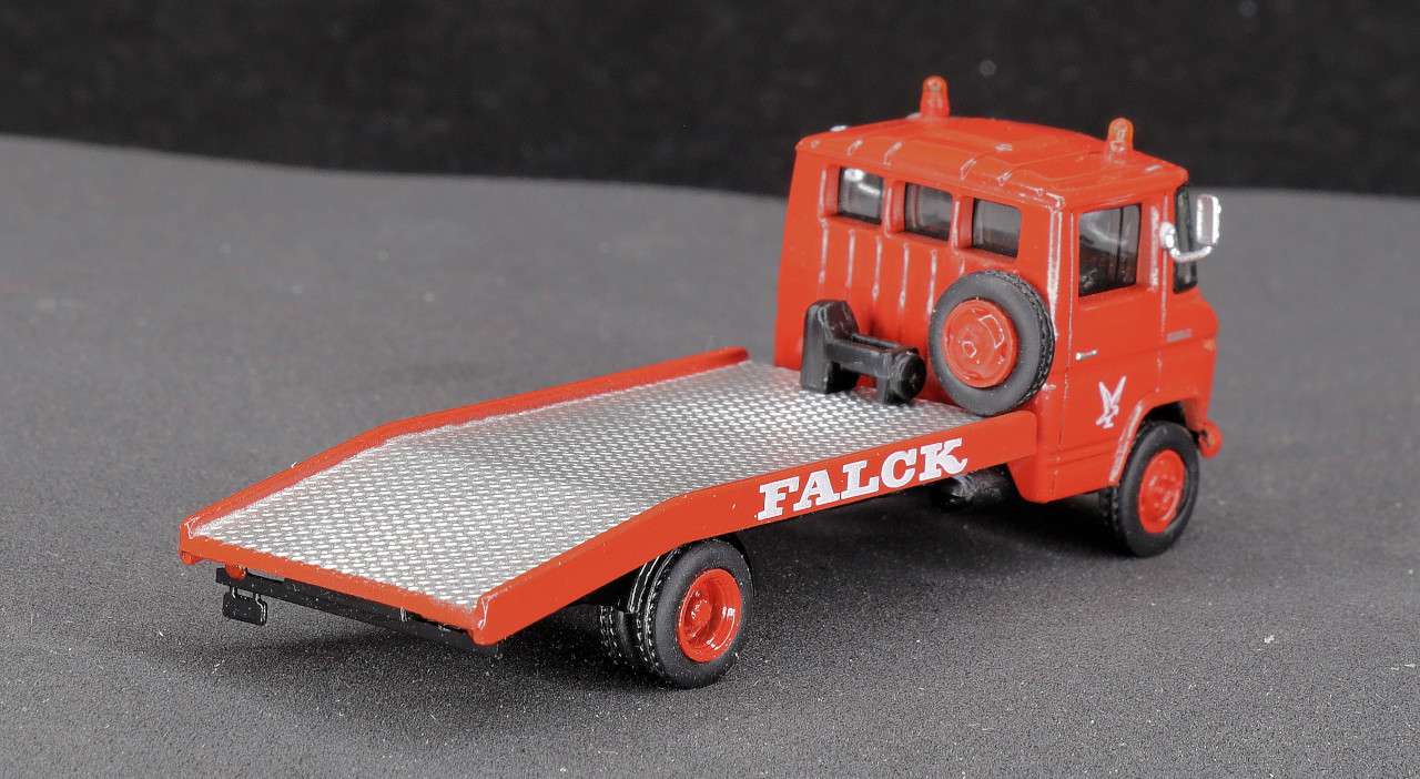 187 Brekina Mercedes Benz T2 L608D Falck achter 187 Brekina Mercedes Benz T2 L608D Falck achter