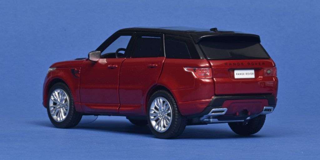 132 Tayumo Land Rover Range Rover Sport achter 132 Tayumo Land Rover Range Rover Sport achter