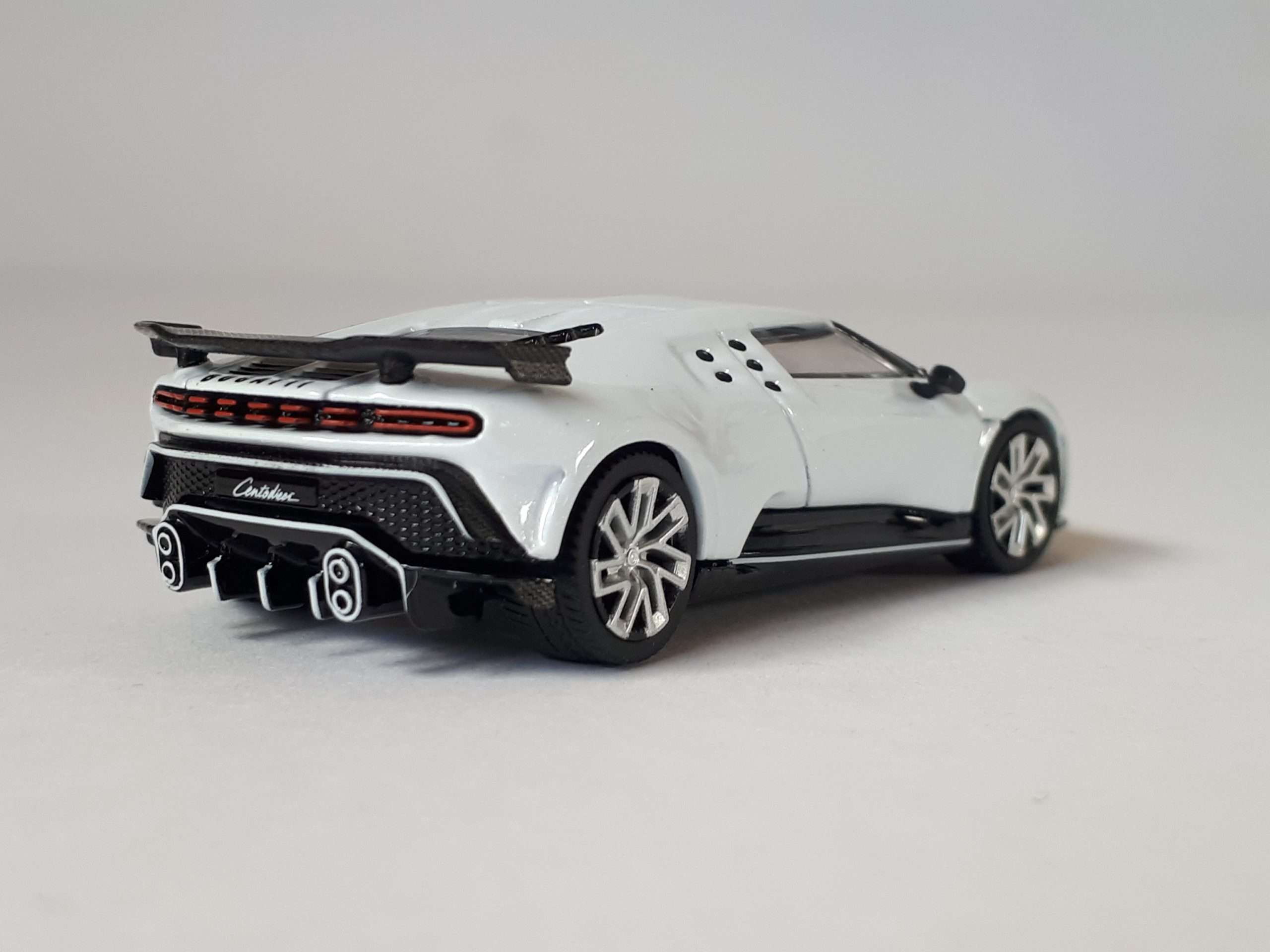 164 Mini GT Bugatti Centodieci 2 164 Mini GT Bugatti Centodieci 2