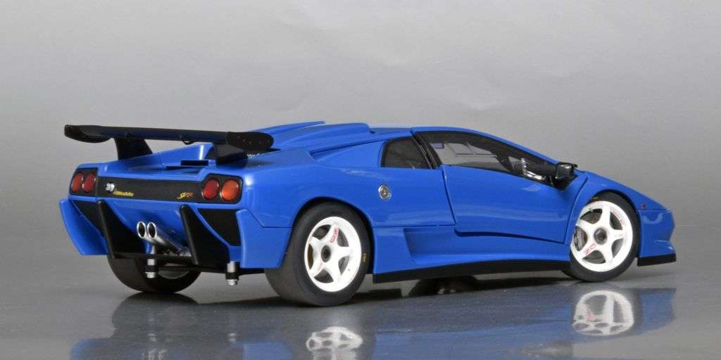 118 AutoArt Lamborghini Diablo SV R 1996 achter 118 AutoArt Lamborghini Diablo SV R 1996 achter