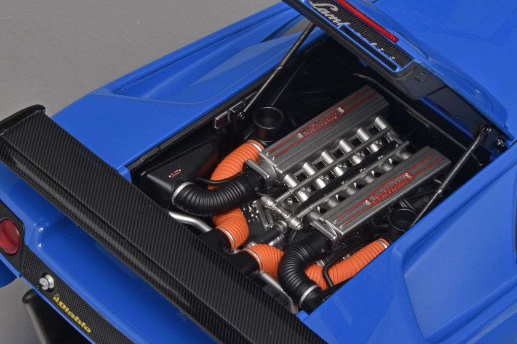 118 AutoArt Lamborghini Diablo SV R 1996 motor 118 AutoArt Lamborghini Diablo SV R 1996 motor