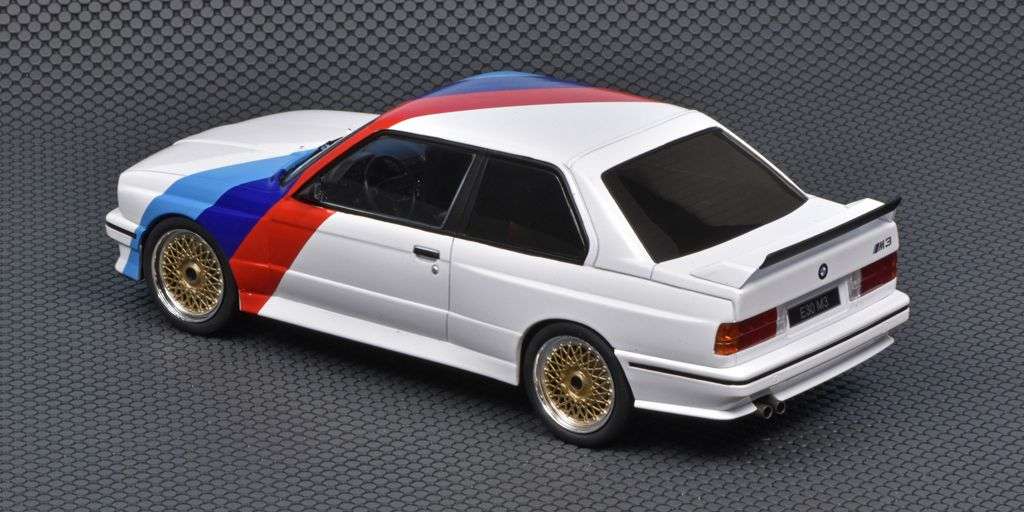 118 Ixo BMW M3 E30 1989 achter hoog 118 Ixo BMW M3 E30 1989 achter hoog
