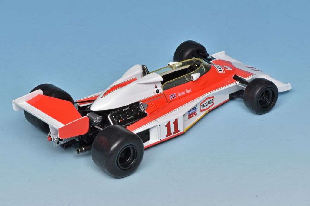 124 Ixo McLaren Ford M23 1976 achter 124 Ixo McLaren Ford M23 1976 achter