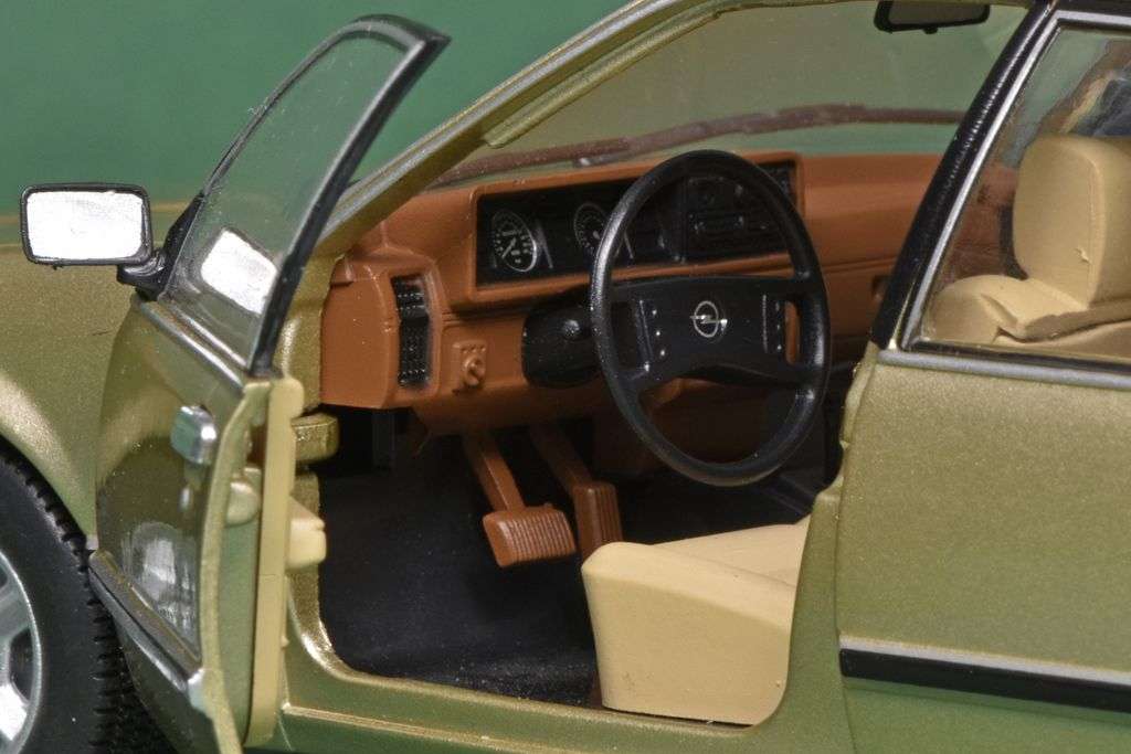 124 WhiteBox Opel Senator A1 1978 interieur 124 WhiteBox Opel Senator A1 1978 interieur