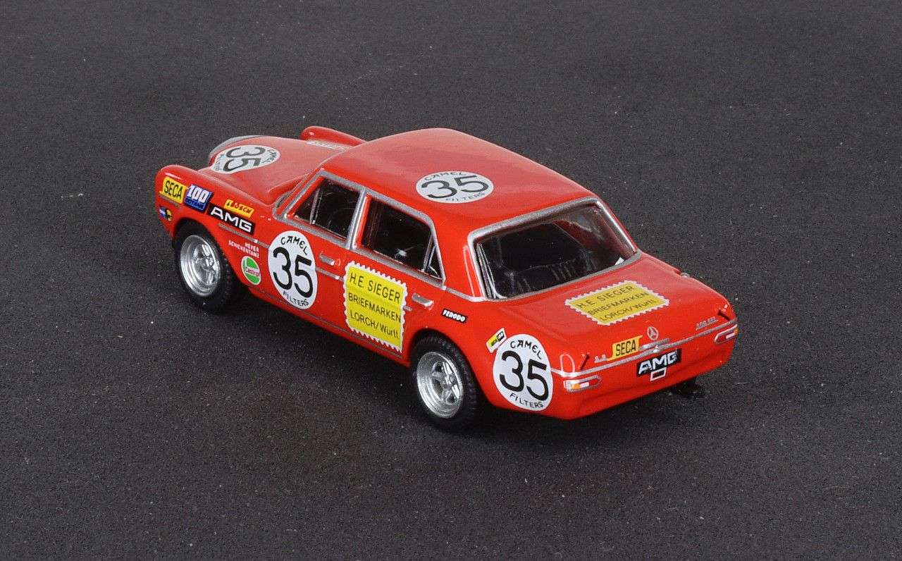187 Schuco Mercedes Benz 300 SEL 6 8 AMG achter 187 Schuco Mercedes Benz 300 SEL 6 8 AMG achter