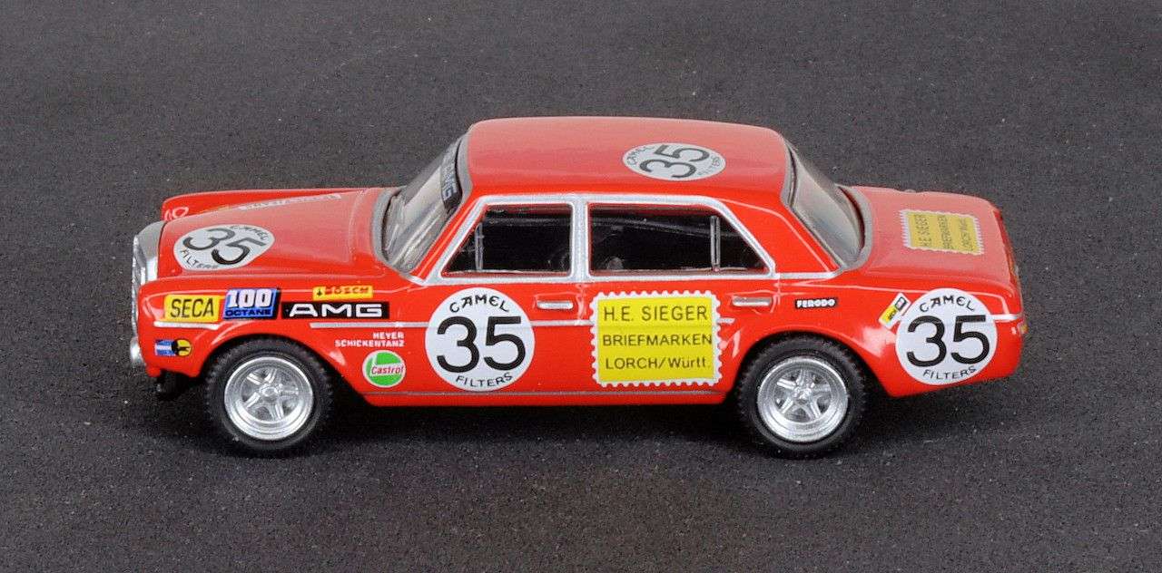 187 Schuco Mercedes Benz 300 SEL 6 8 AMG opzij links 187 Schuco Mercedes Benz 300 SEL 6 8 AMG opzij links