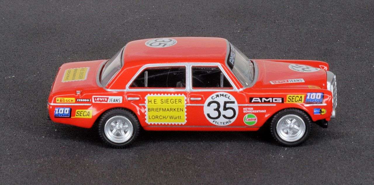 187 Schuco Mercedes Benz 300 SEL 6 8 AMG opzij rechts 187 Schuco Mercedes Benz 300 SEL 6 8 AMG opzij rechts