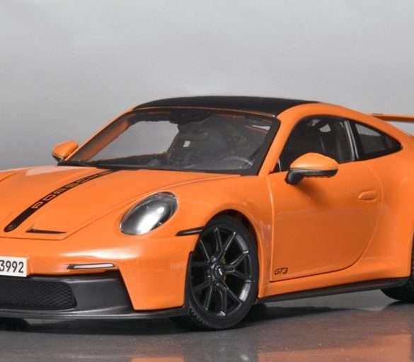 18maisto Porsche 911 GT3 2022 1
