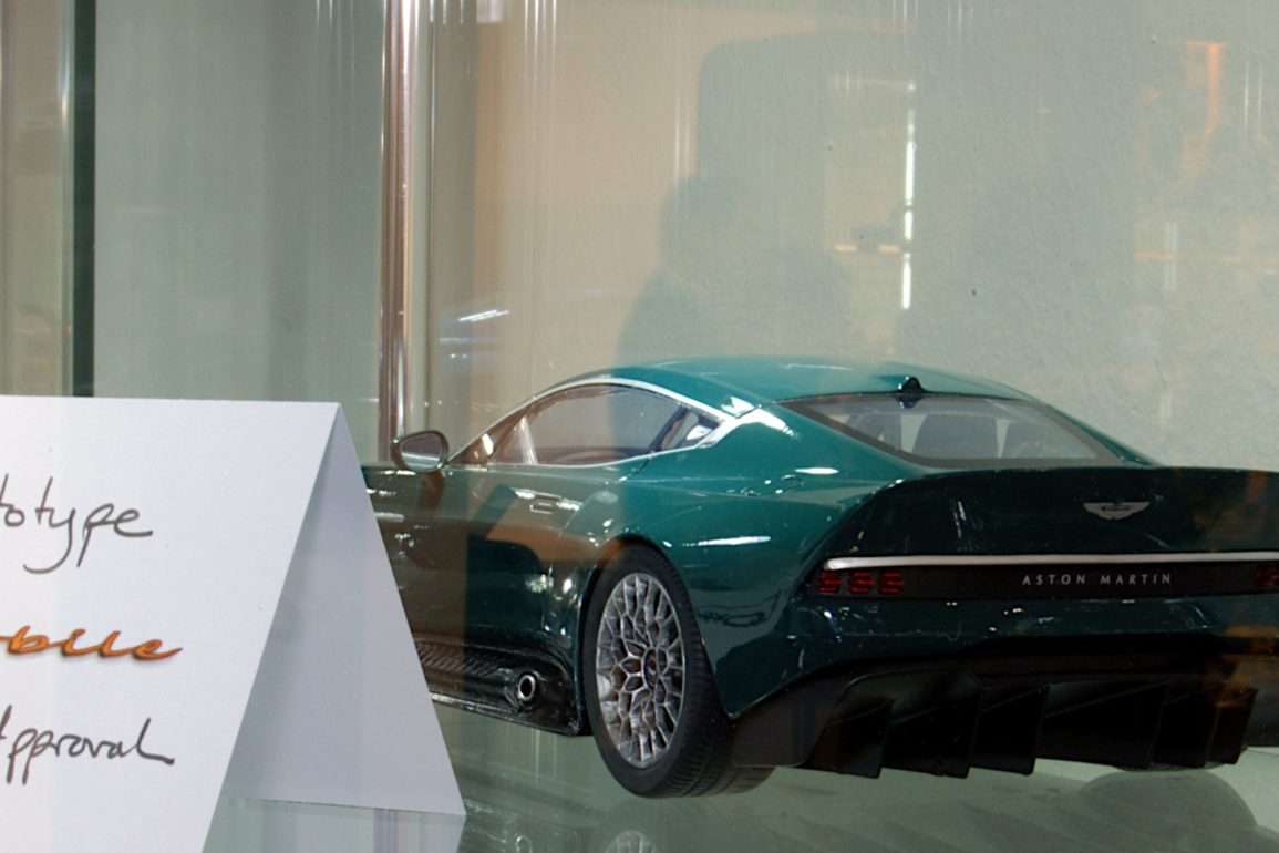 118 GT Spirit Aston Martin Victor