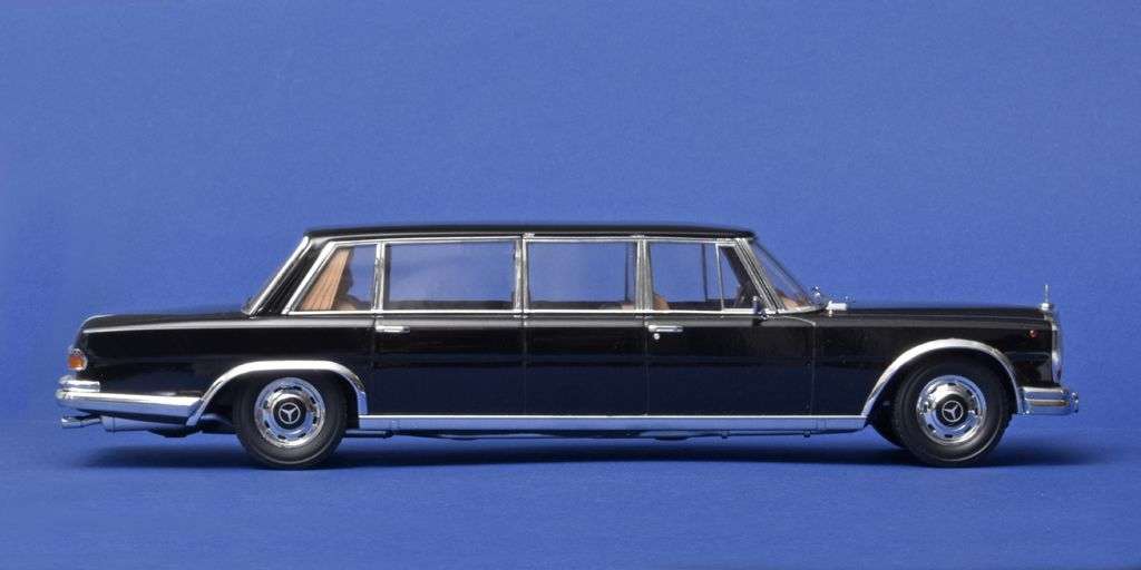 118 KK Scale Mercedes Benz 600 Pulmann opzij 118 KK Scale Mercedes Benz 600 Pulmann opzij