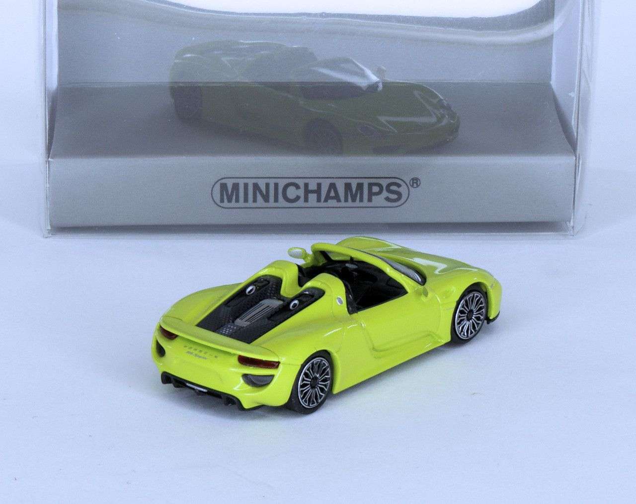 187 Minichamps Porsche 918 Spyder 2015 achter 187 Minichamps Porsche 918 Spyder 2015 achter