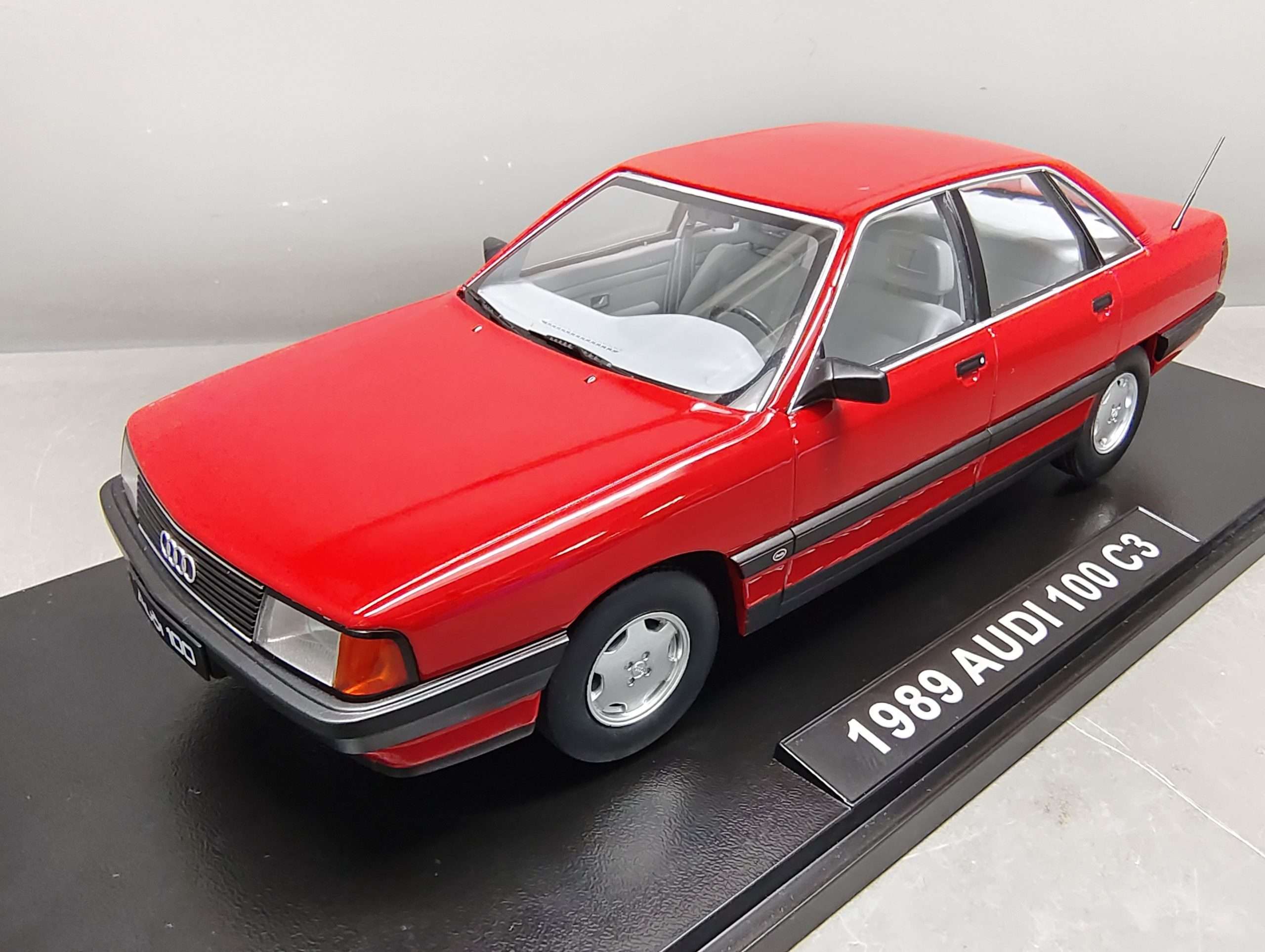 18Triple9 Audi 100 C3