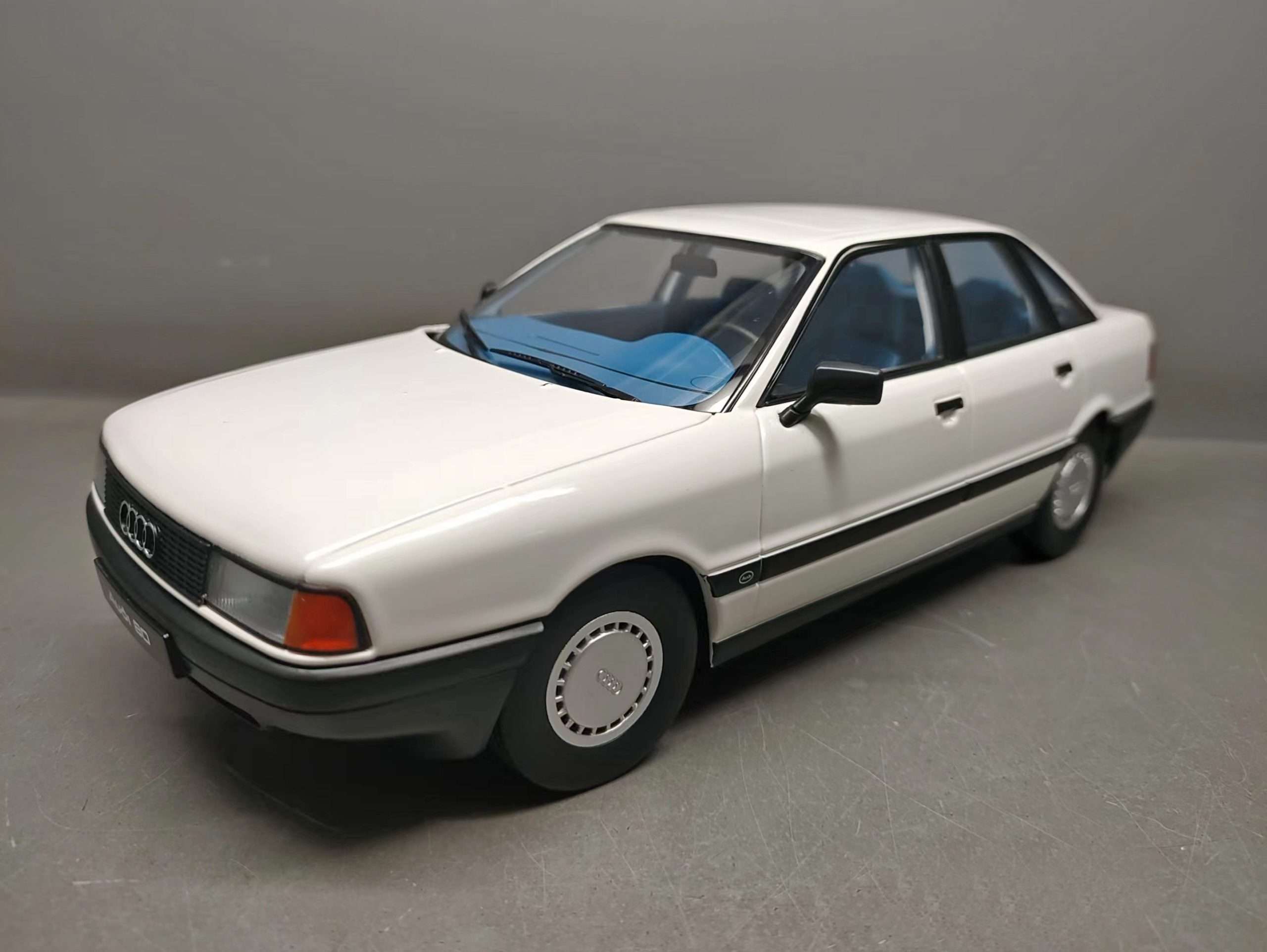 18Triple9 Audi 80