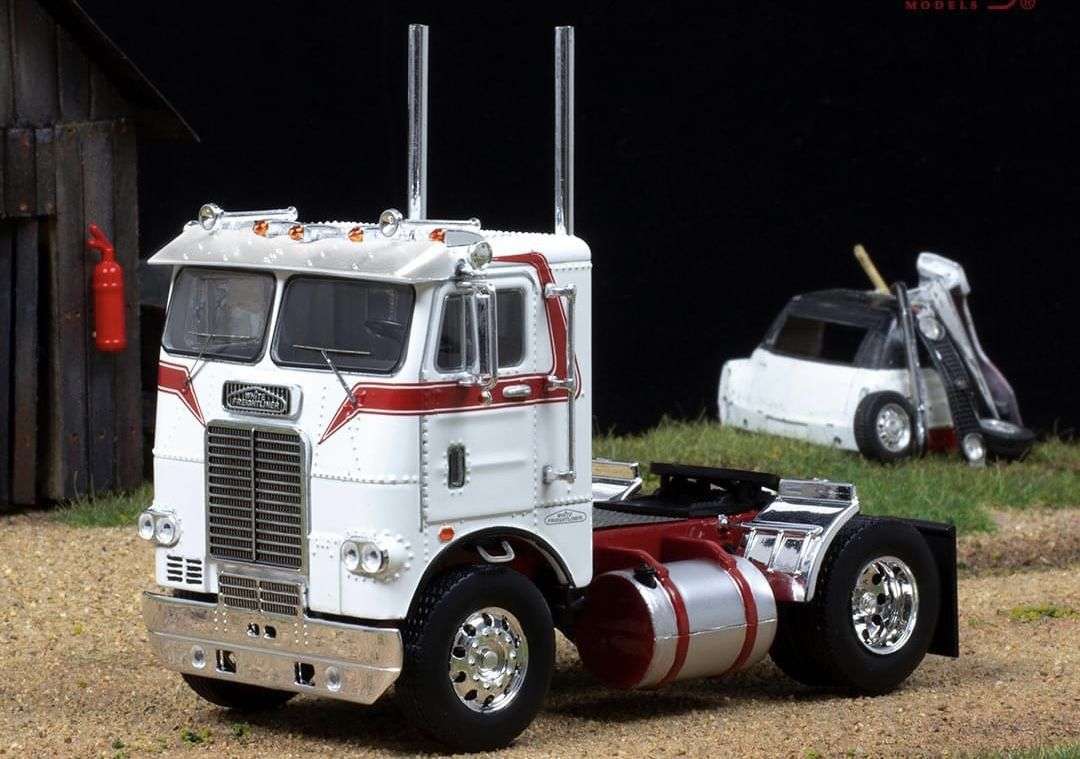 IXO Freightliner COE