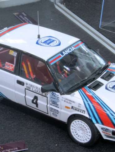 118 Kyosho Lancia Delta 4WD Rallye