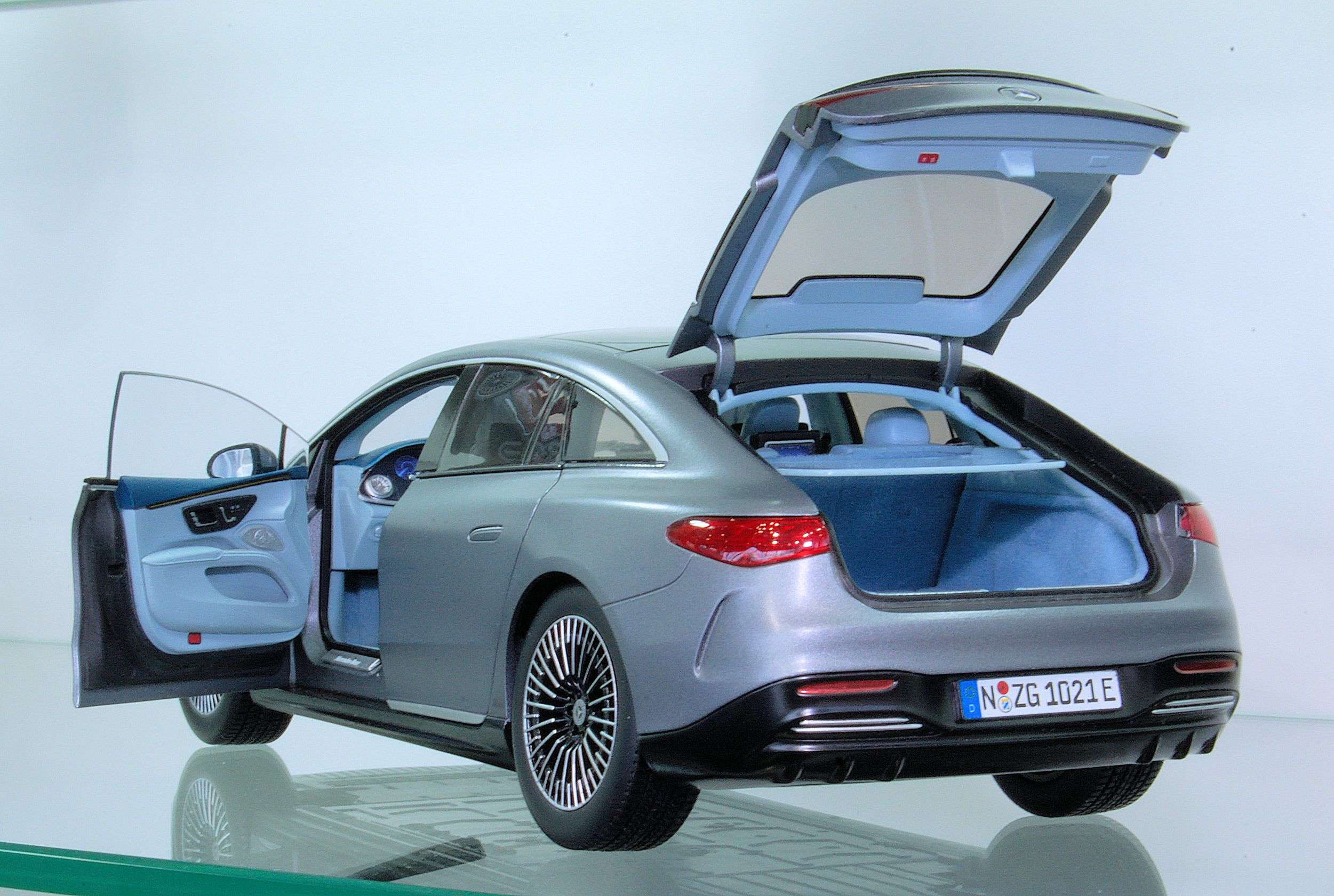118 NZG Mercedes Benz EQS open