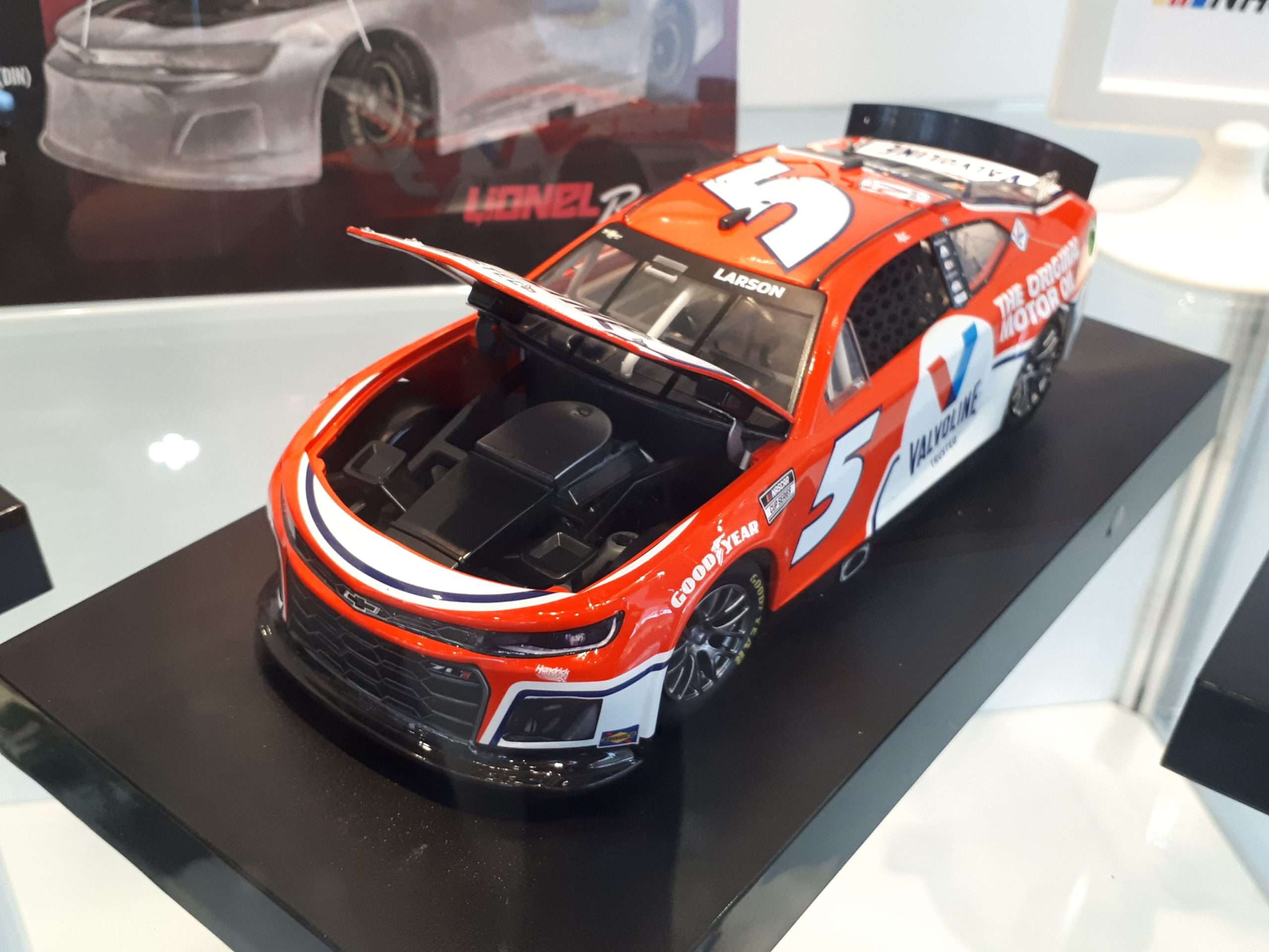 124 Lionel 5