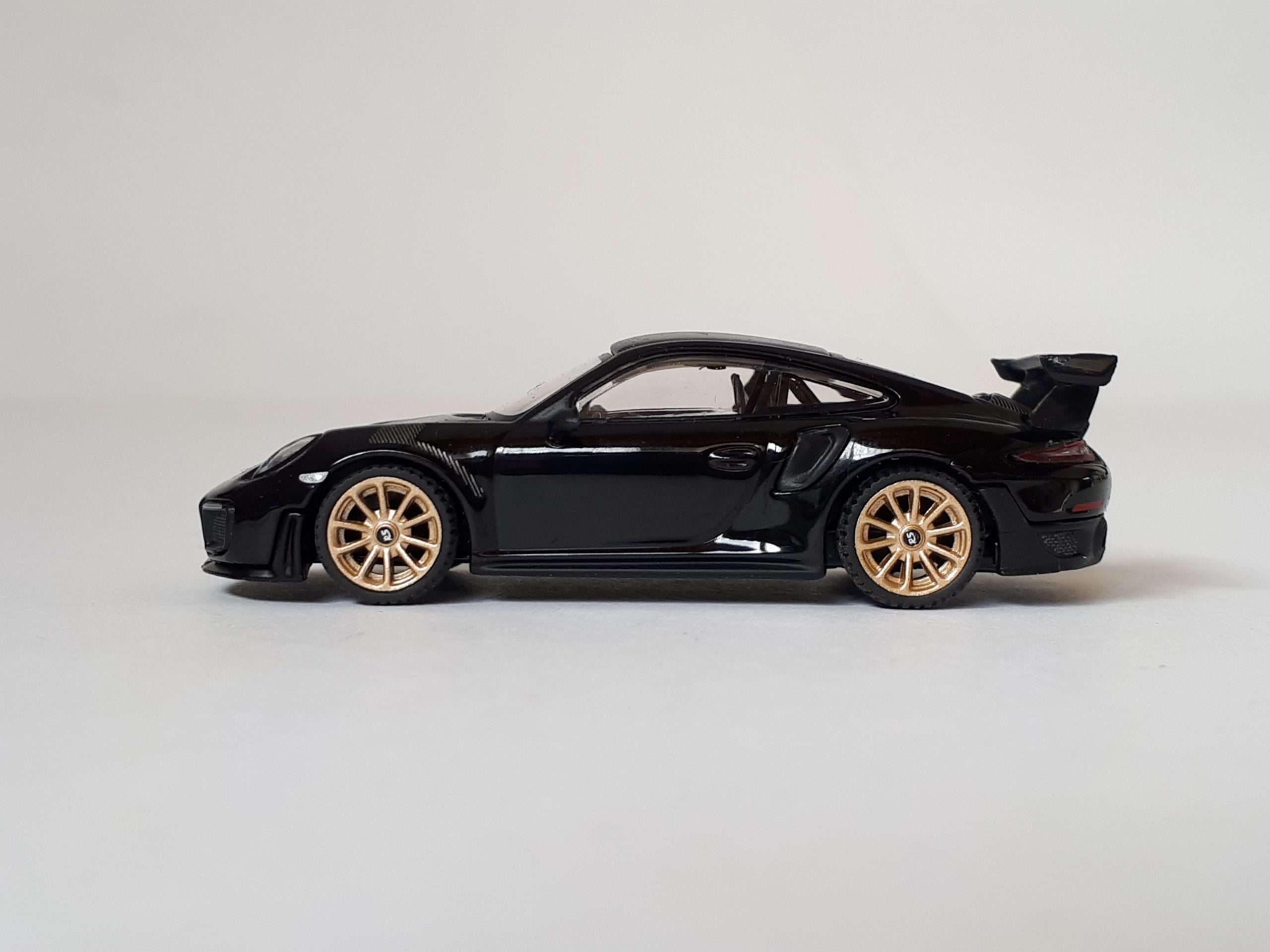 164 Mini GT Porsche 911 GT2 Weissach 3 164 Mini GT Porsche 911 GT2 Weissach 3