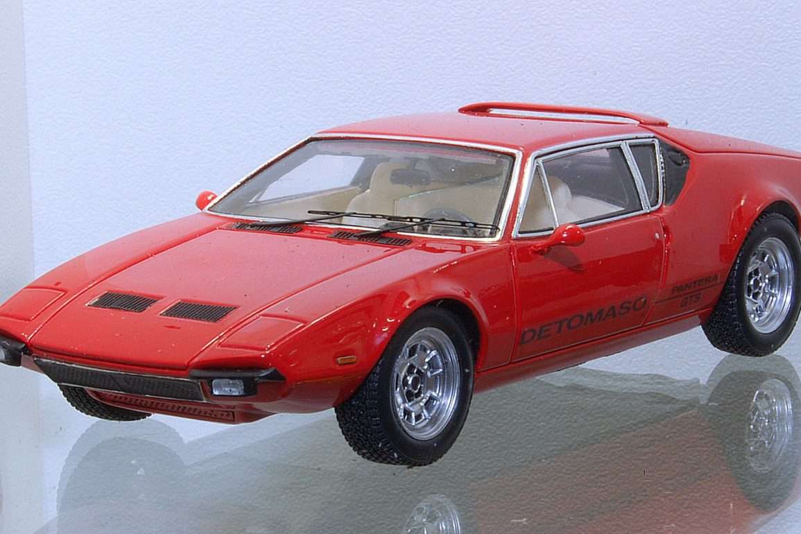 43Schuco DeTomaso Pantera