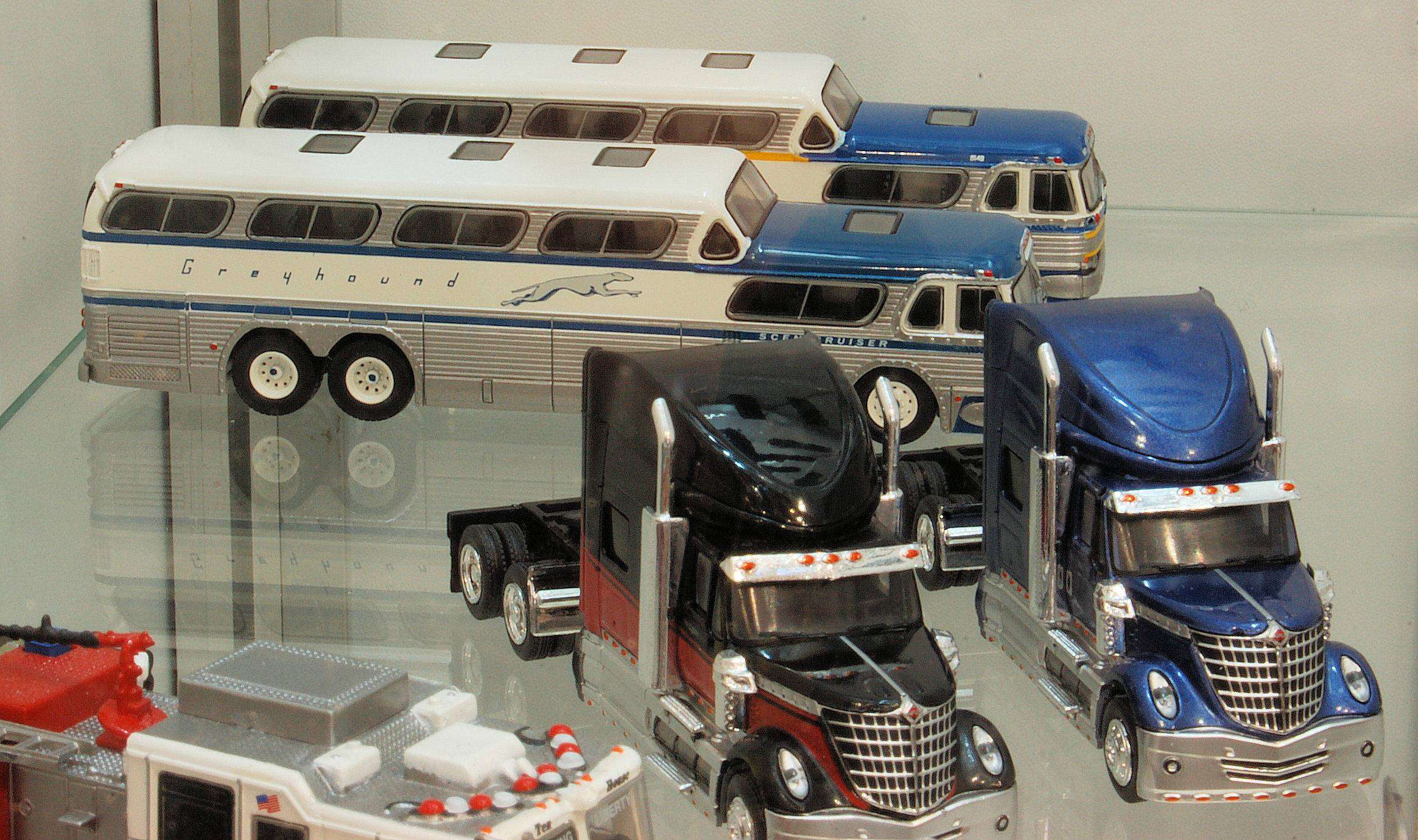 NBG.Brekina 87.International Lonestar Greyhound bus NBG.Brekina 87.International Lonestar Greyhound bus