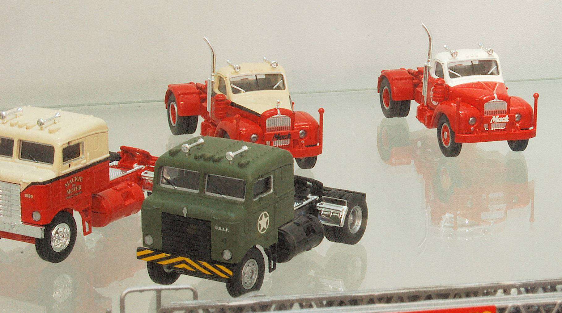 NBG.Brekina 87.Kenworth Bullnose 1950 Mack B61 NBG.Brekina 87.Kenworth Bullnose 1950 Mack B61