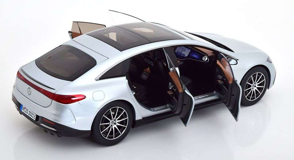 118 NZG Mercedes Benz EQS 2022 open achter 118 NZG Mercedes Benz EQS 2022 open achter