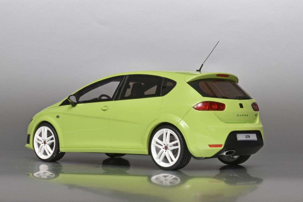 118 OttOmobile Seat Leon Cupra R Mk2 achter 118 OttOmobile Seat Leon Cupra R Mk2 achter