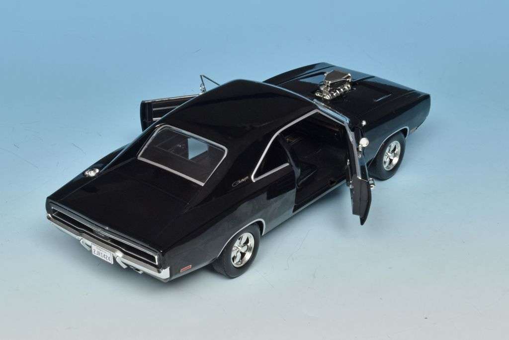 118 Greenlight Dodge Charger met supercharger 1970 achter 118 Greenlight Dodge Charger met supercharger 1970 achter