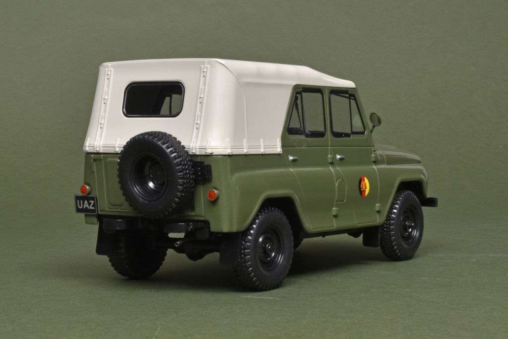 124 WhiteBox UAZ 469 DDR achter 124 WhiteBox UAZ 469 DDR achter