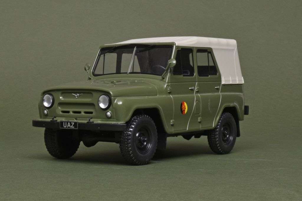 124 WhiteBox UAZ 469 DDR 124 WhiteBox UAZ 469 DDR