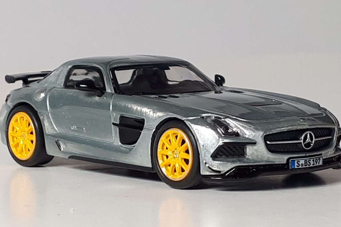 1;64 Tarmac Works Mercedes Benz SLS AMG Coupé Black Series 2