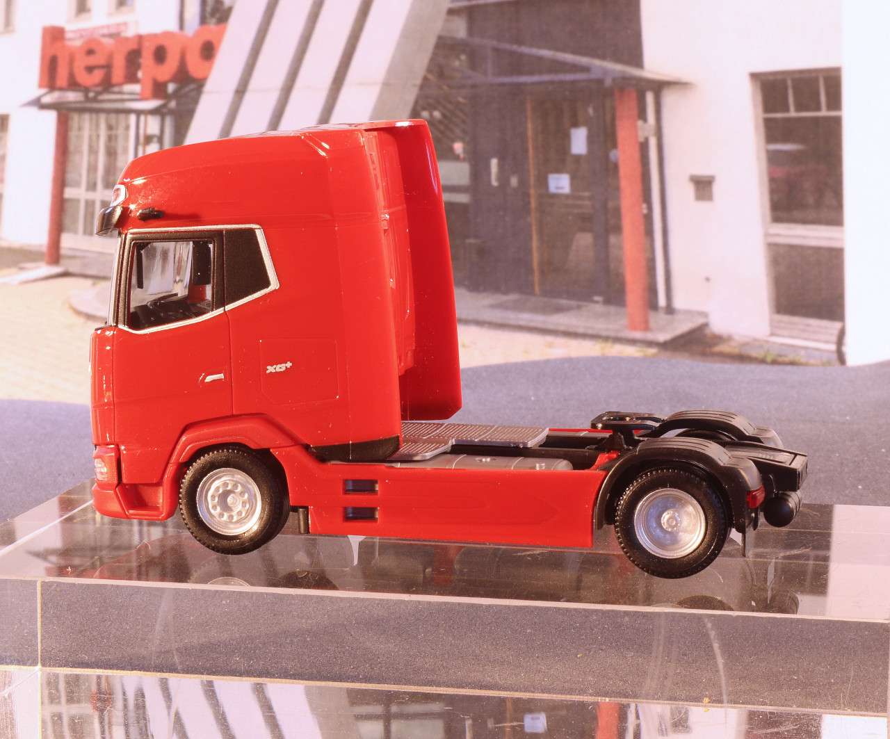 187 Herpa DAF XG links 187 Herpa DAF XG links