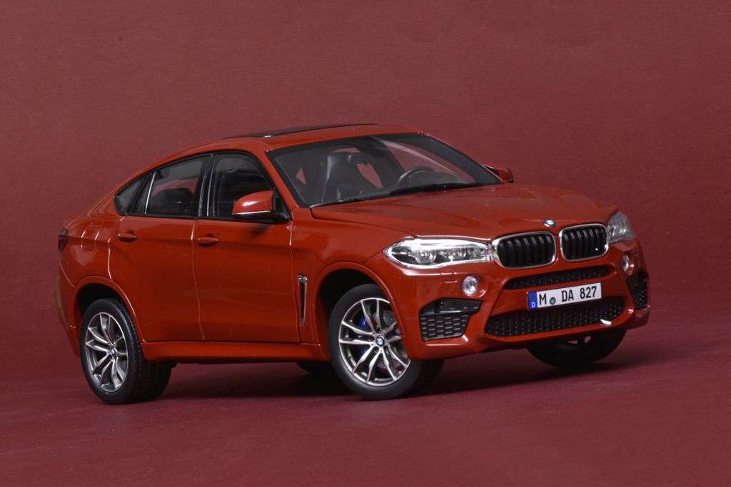 118 Norev BMW X6 M (2015) rechts 118 Norev BMW X6 M (2015) rechts