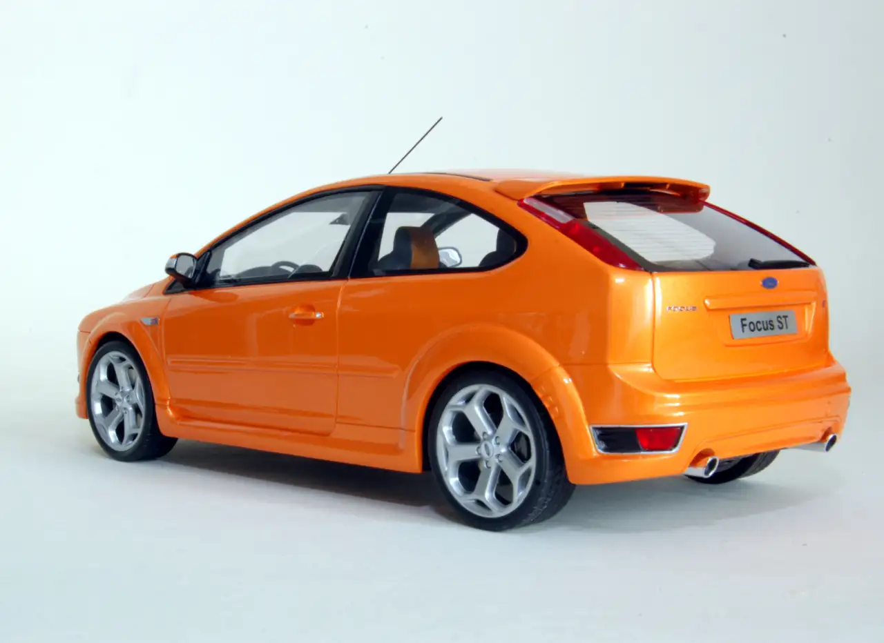 118 OttOmobile Ford Focus II ST achter 118 OttOmobile Ford Focus II ST achter