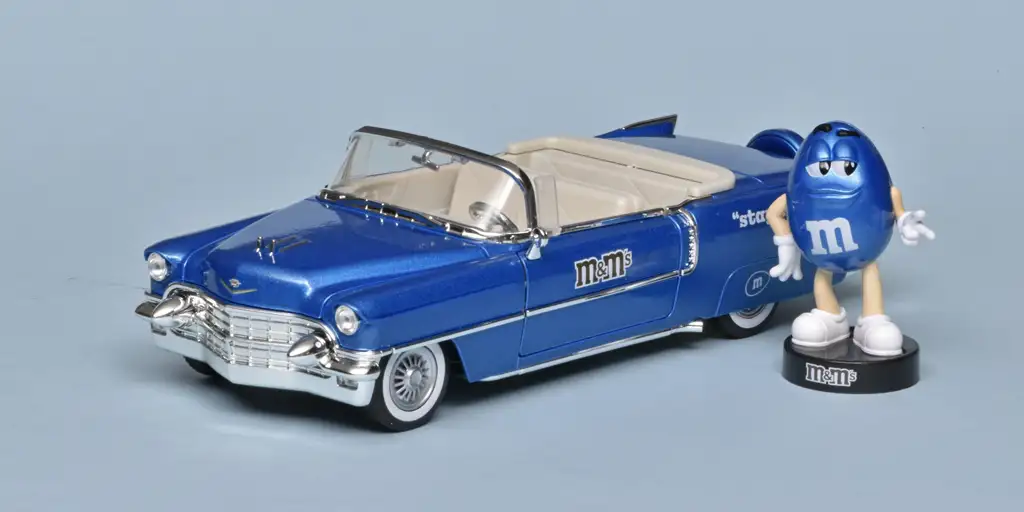 124 Jada Cadillac Eldorado (1956) + M&M
