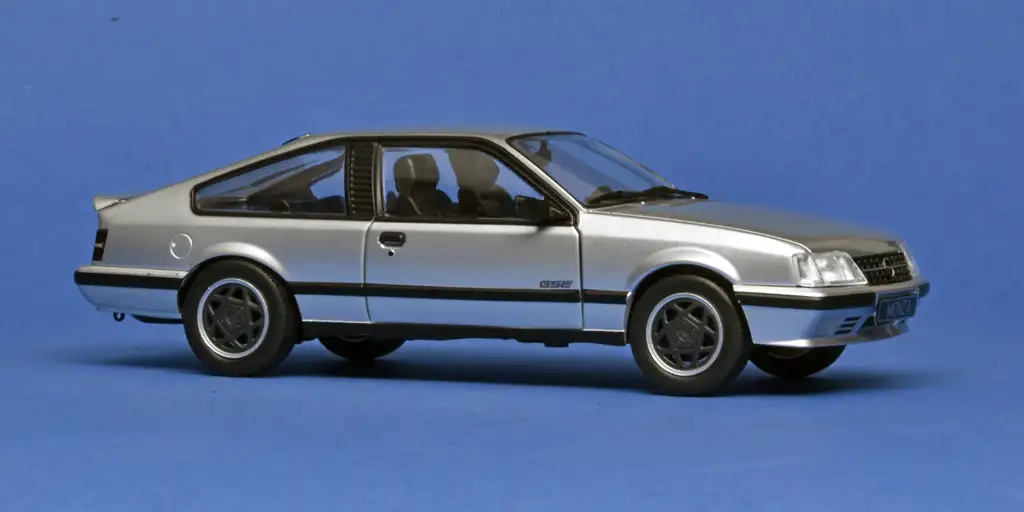124 WhiteBox Opel Monza opzij 124 WhiteBox Opel Monza opzij