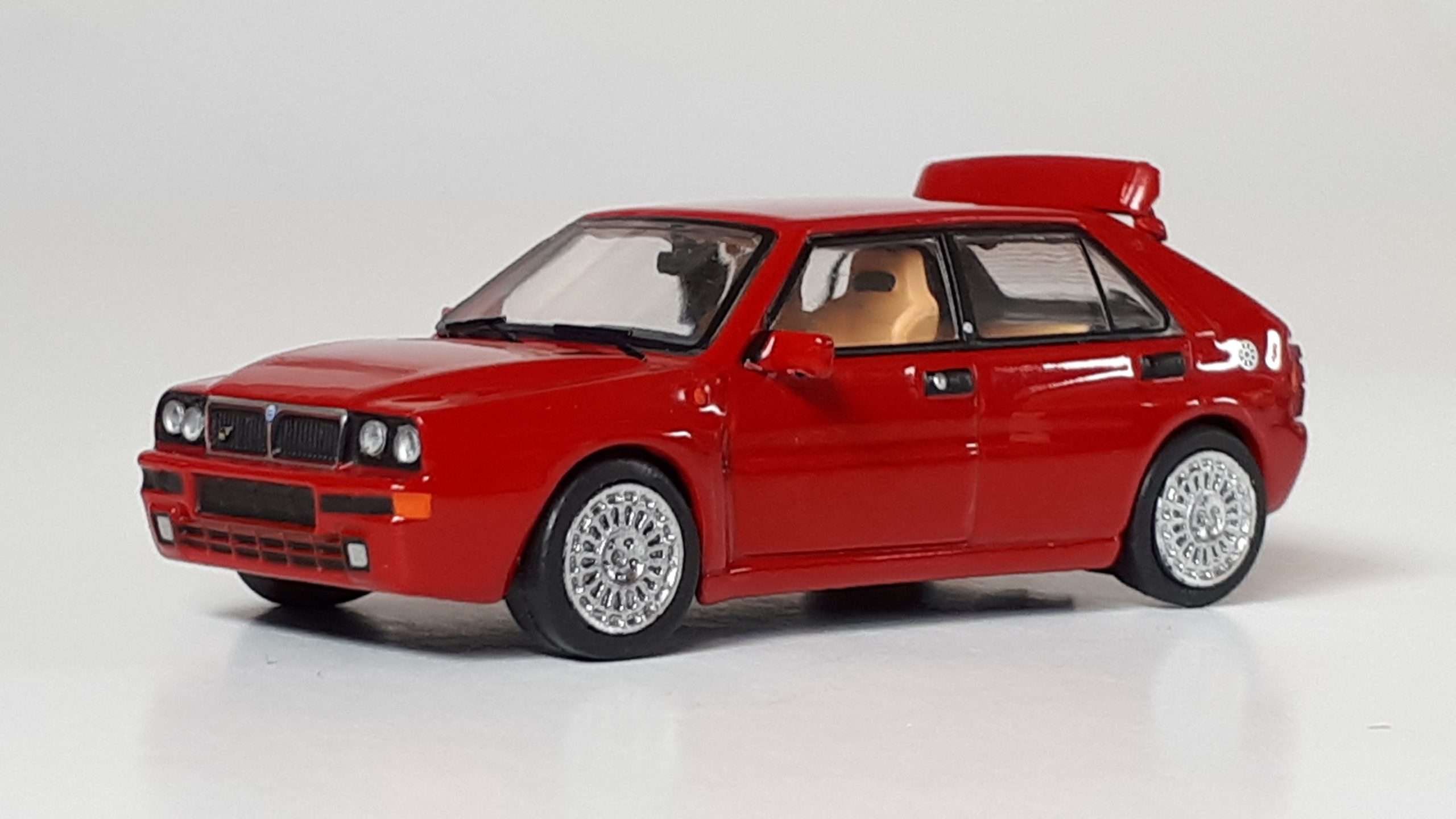 1;64 Tarmac Works Lancia Delta HF Integrale 1 1;64 Tarmac Works Lancia Delta HF Integrale 1