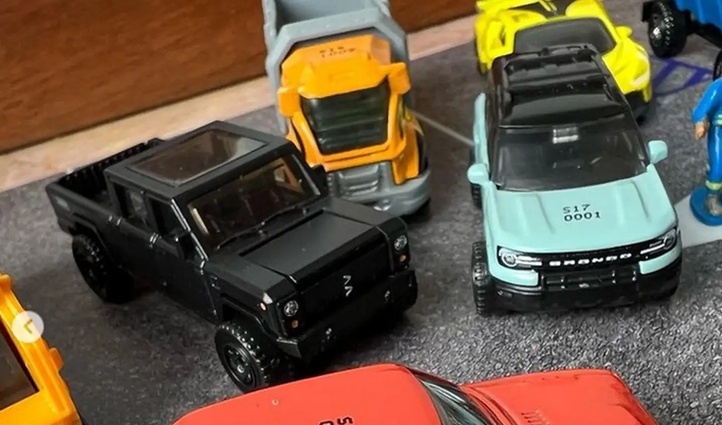 3 inch Matchbox Bollinger B2 & Ford Bronco Sport 3 inch Matchbox Bollinger B2 & Ford Bronco Sport