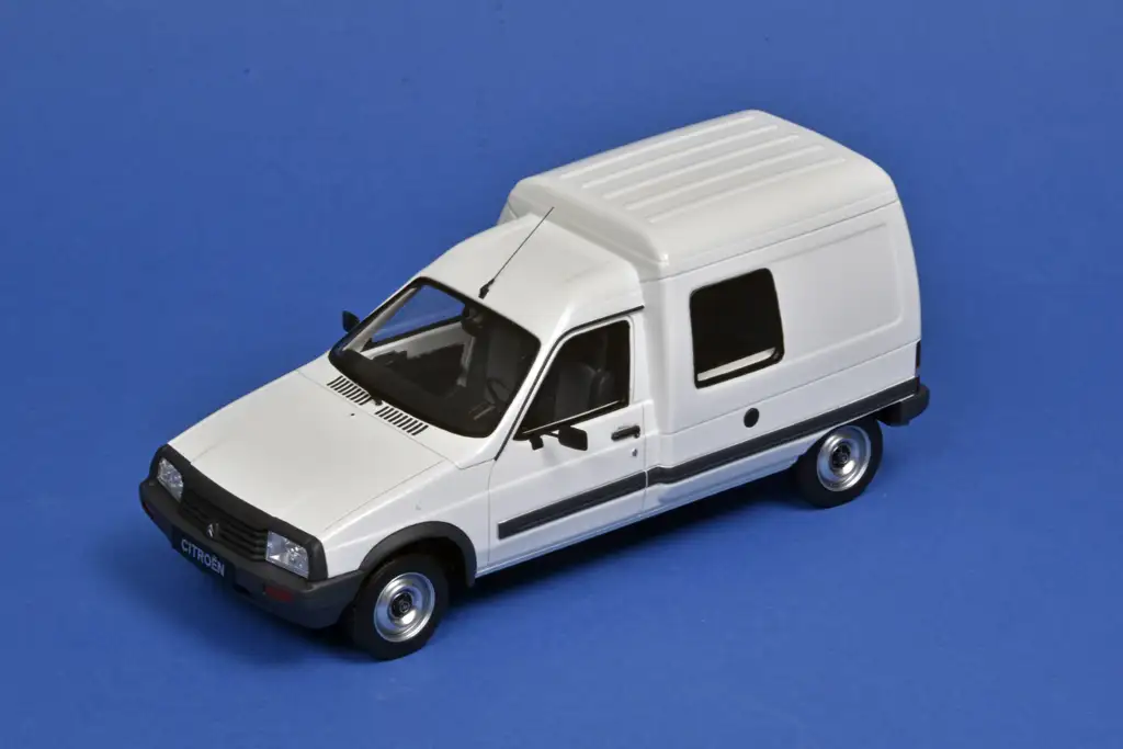 118 OttOmobile Citroën C15 hoog