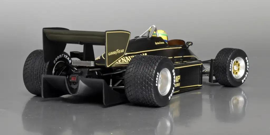 118 Minichamps Lotus Renault 97T Senna (1985) achter 118 Minichamps Lotus Renault 97T Senna (1985) achter