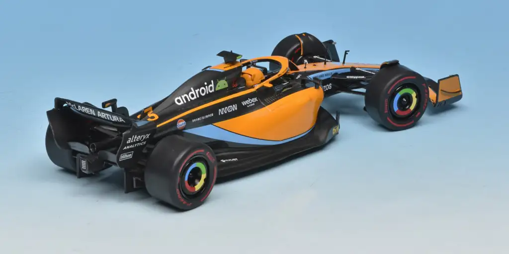 118 Solido McLaren MCL36 Ricciardo (2022) achter 118 Solido McLaren MCL36 Ricciardo (2022) achter