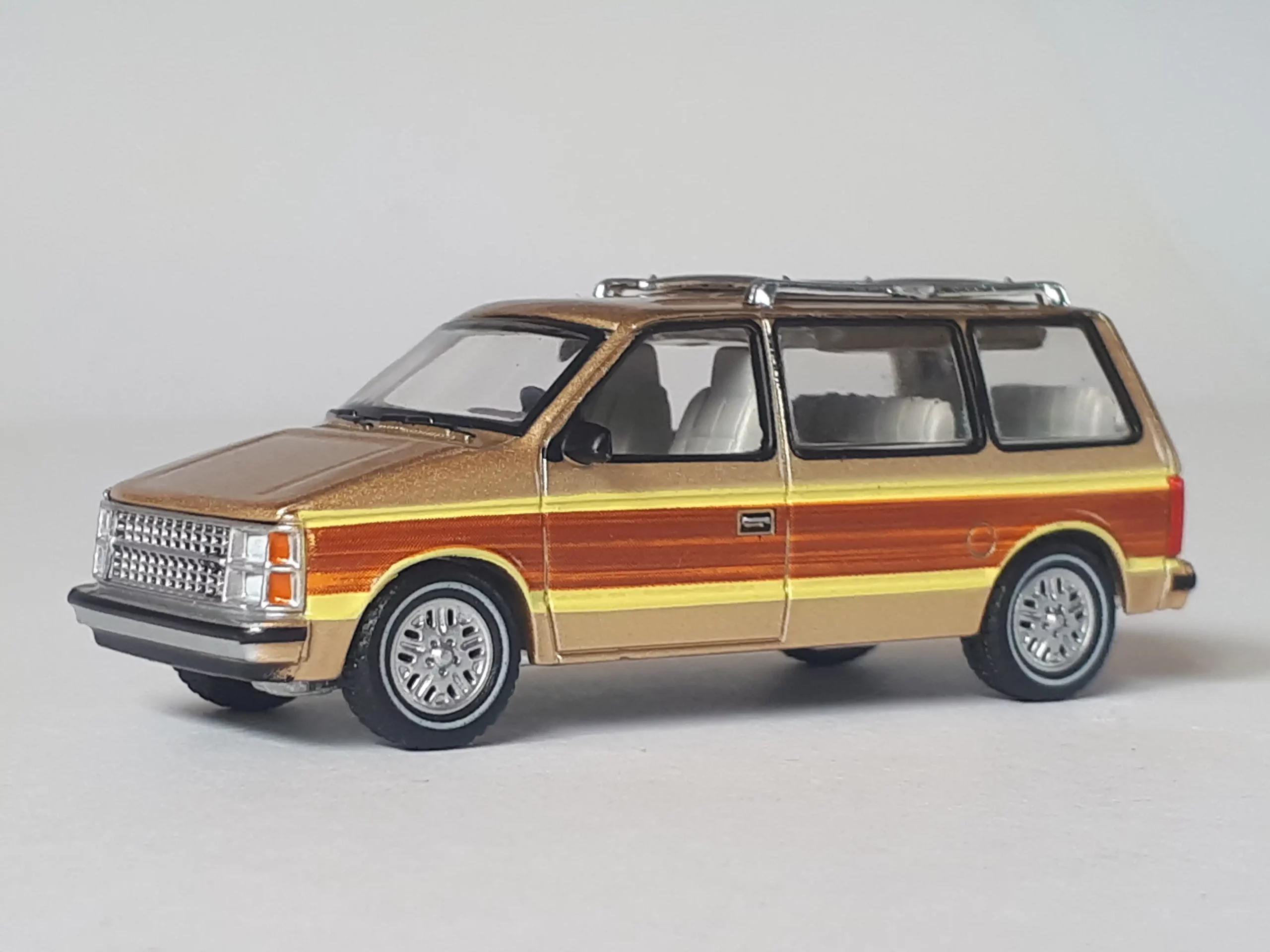 1;64 Auto World Dodge Caravan 1 1;64 Auto World Dodge Caravan 1