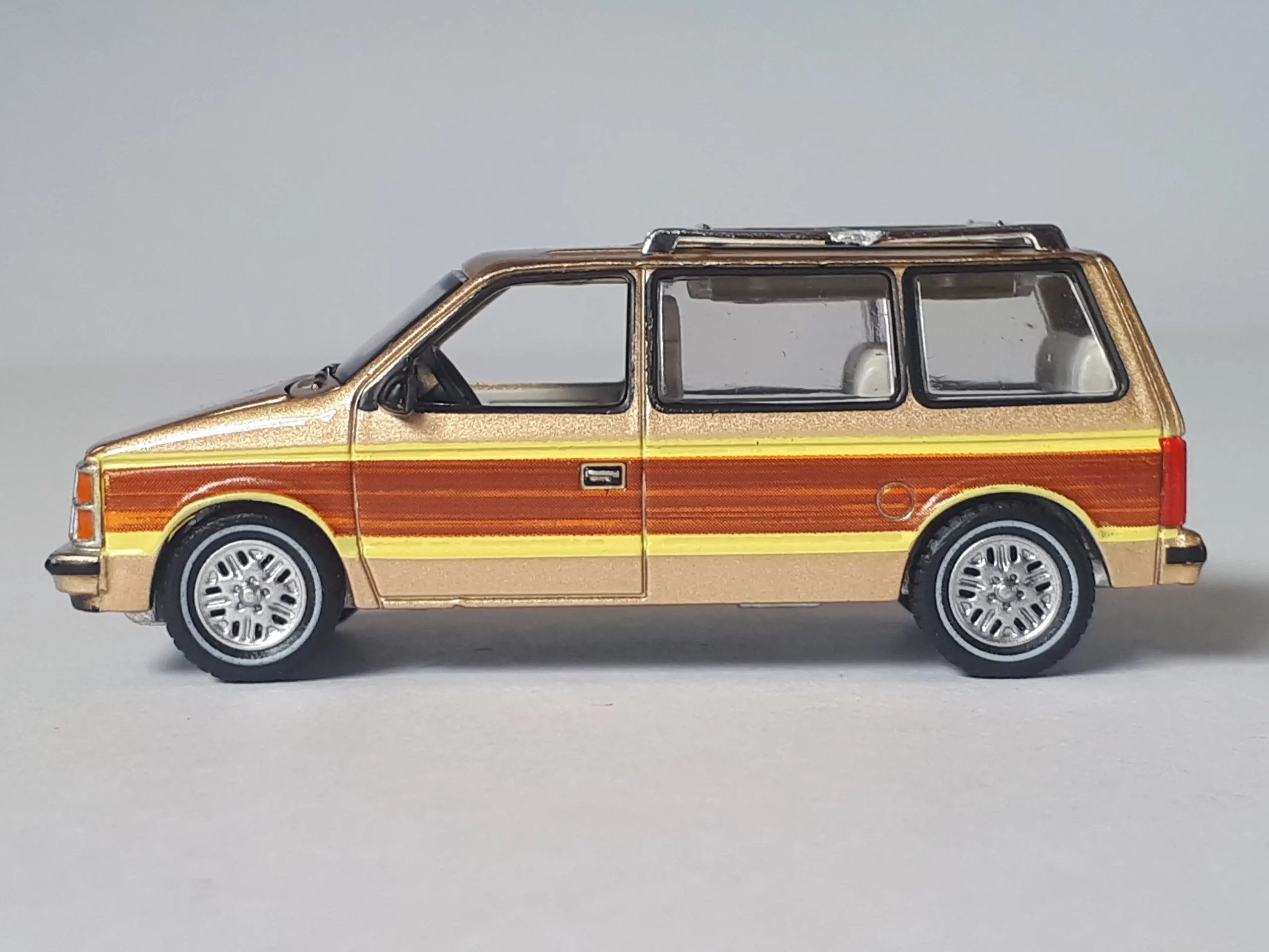 1;64 Auto World Dodge Caravan 3 1;64 Auto World Dodge Caravan 3