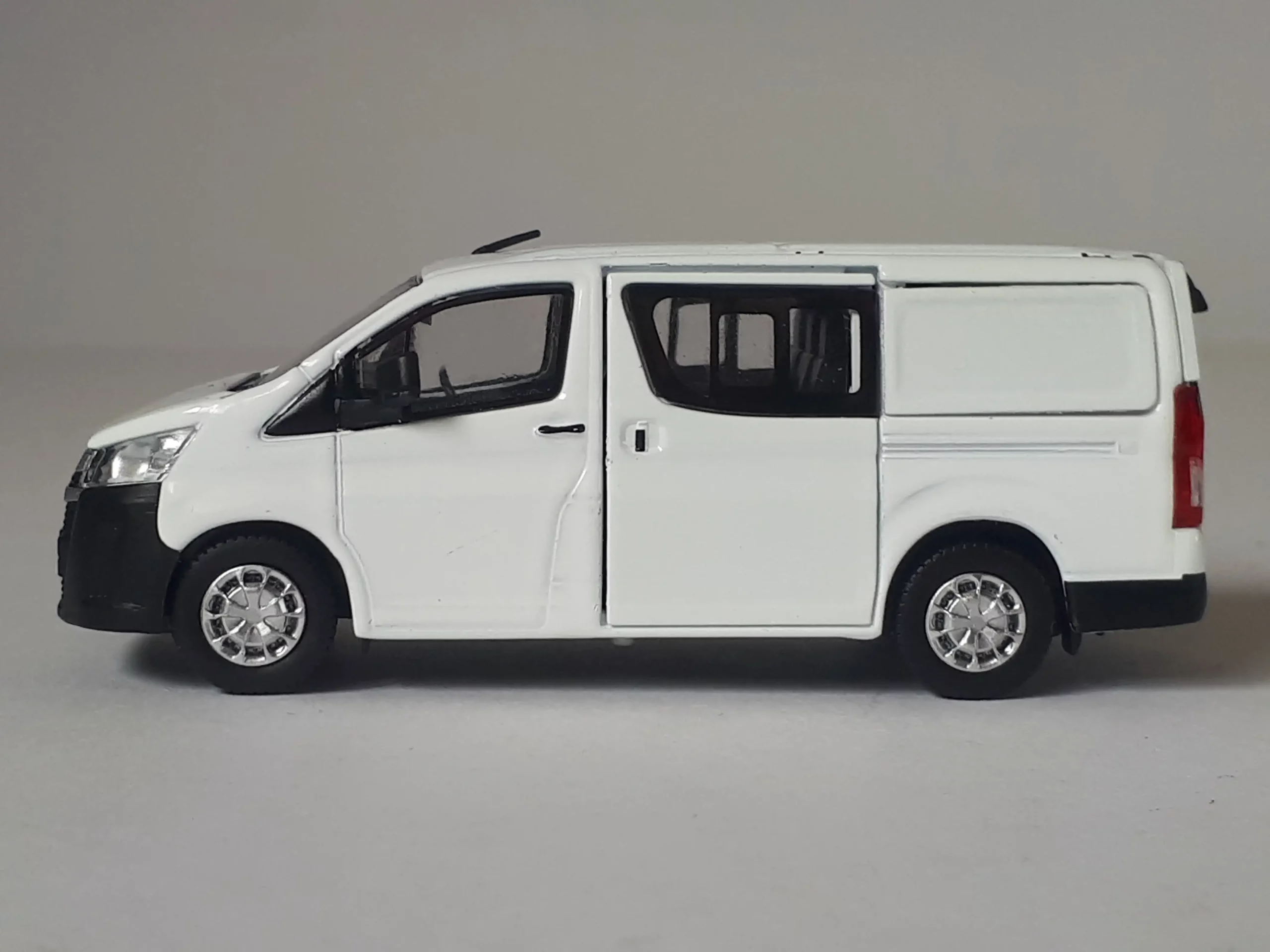 1;64 Tiny Toyota HiAce 3 1;64 Tiny Toyota HiAce 3