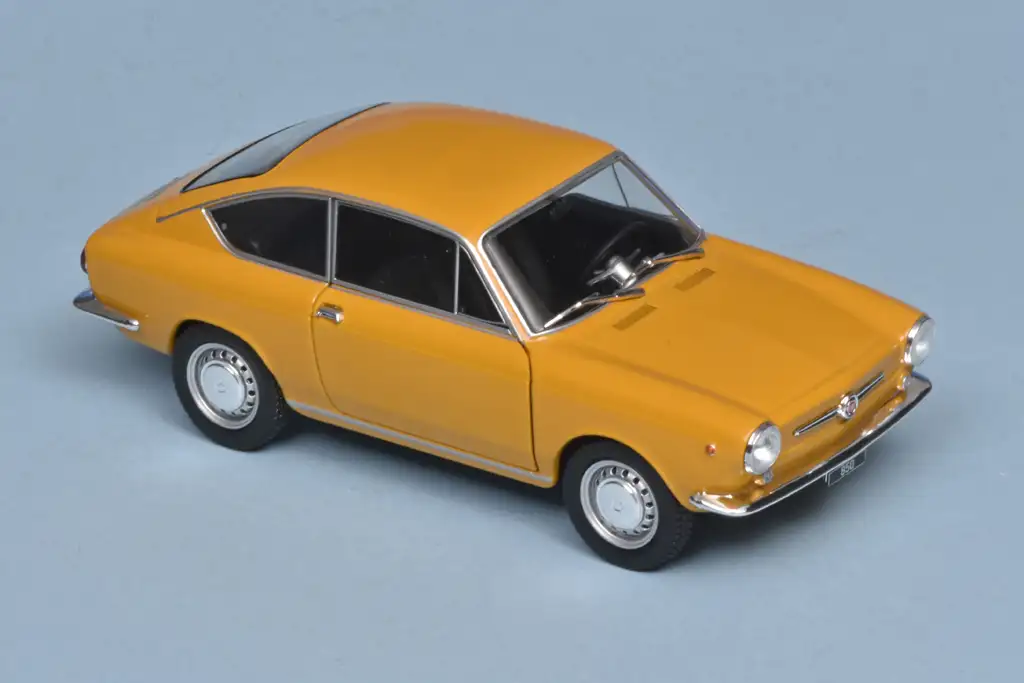 24WhiteB Fiat 850 Coupé 1
