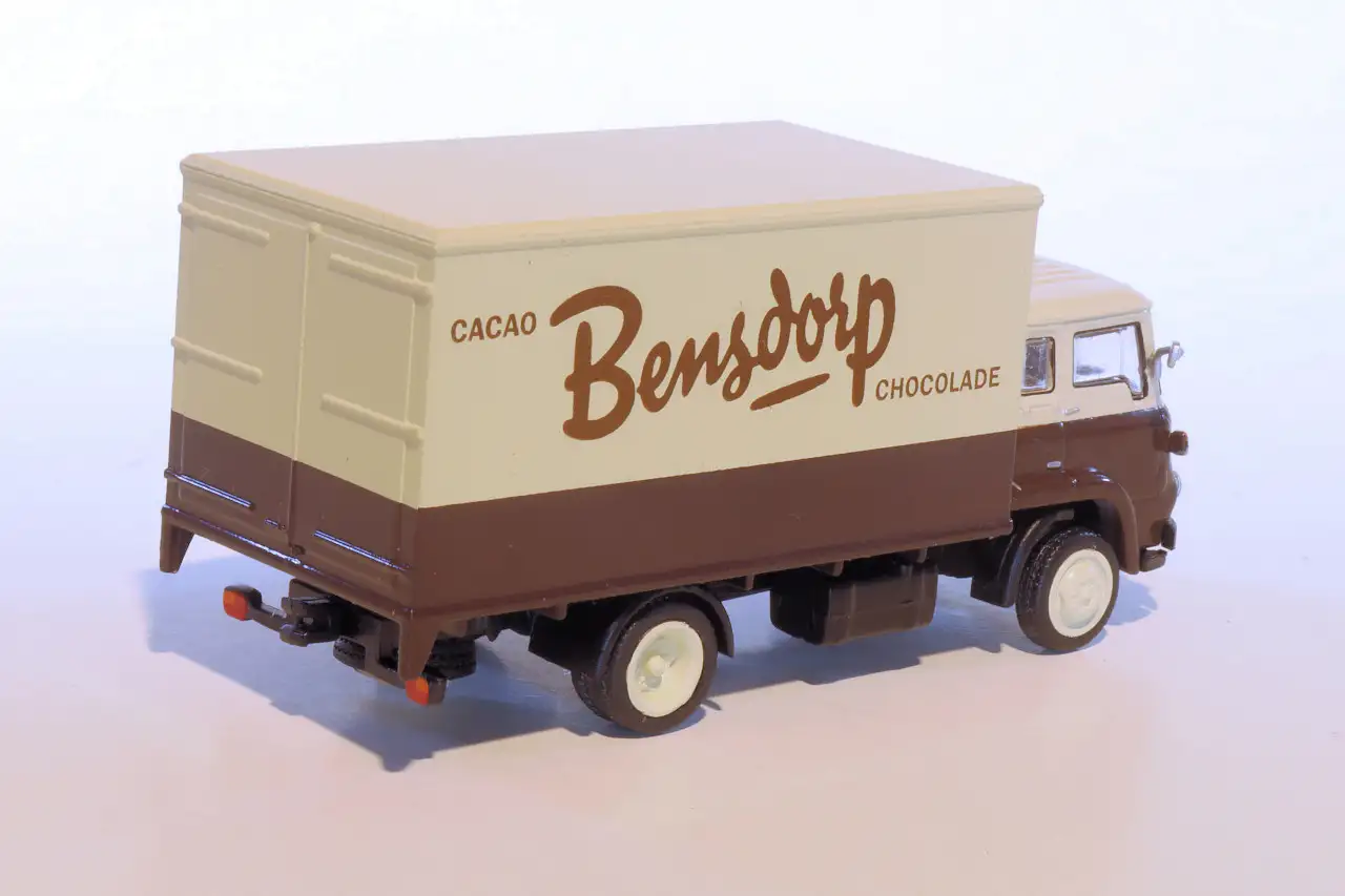 187 Brekina Bedford TK Bensdorp achter 187 Brekina Bedford TK Bensdorp achter
