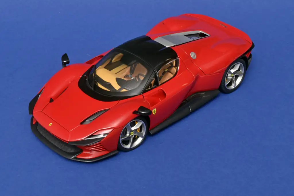 18Bburago Signature Ferrri Daytona SP3 2021 1