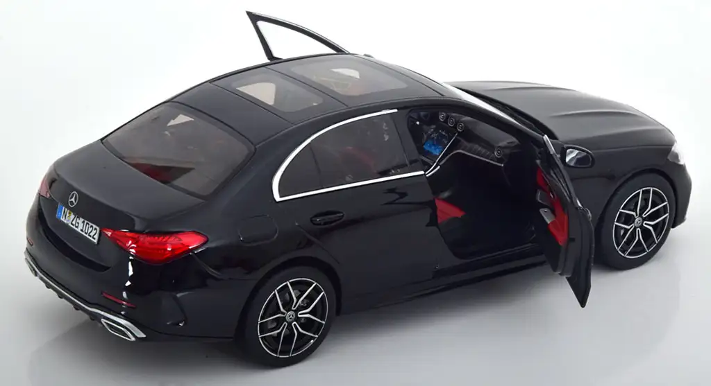 118 NZG Mercedes Benz C Klasse W206 (2021) open achter 118 NZG Mercedes Benz C Klasse W206 (2021) open achter